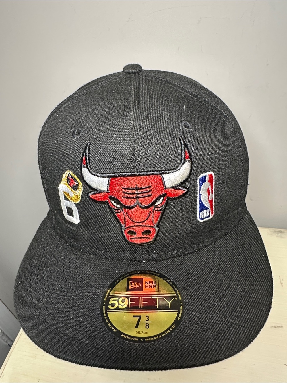 New Era Black Chicago Bulls World Champions size 7 3/8 Cap
